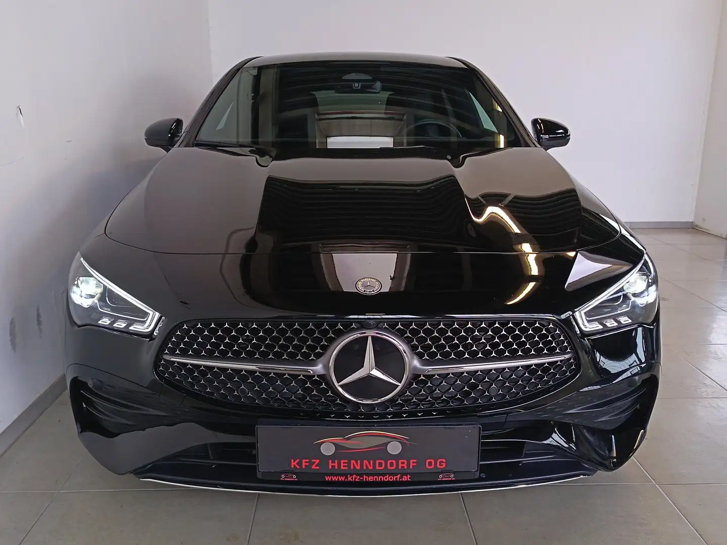 Mercedes-Benz CLA 200 CLA 200 d SB AMG Line Schwarz - 2