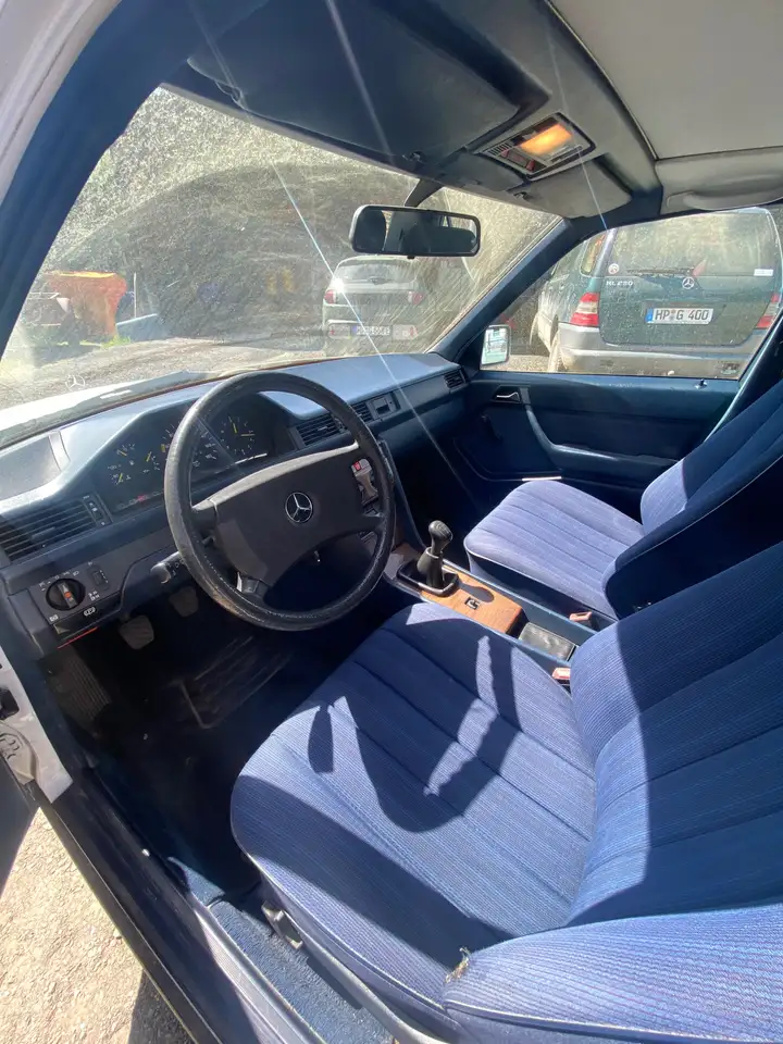 Mercedes-Benz 200 W 124, foto 2