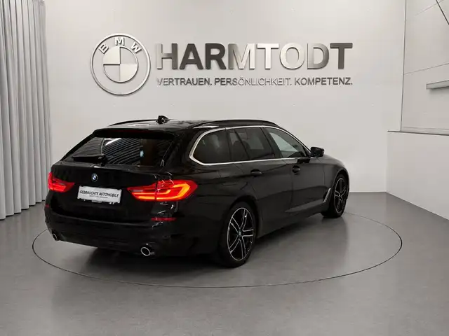 BMW 5 Series view 5