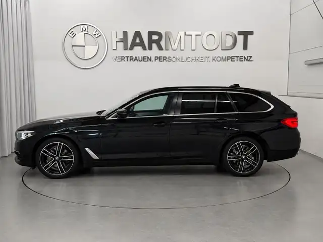 BMW 5 Series view 3