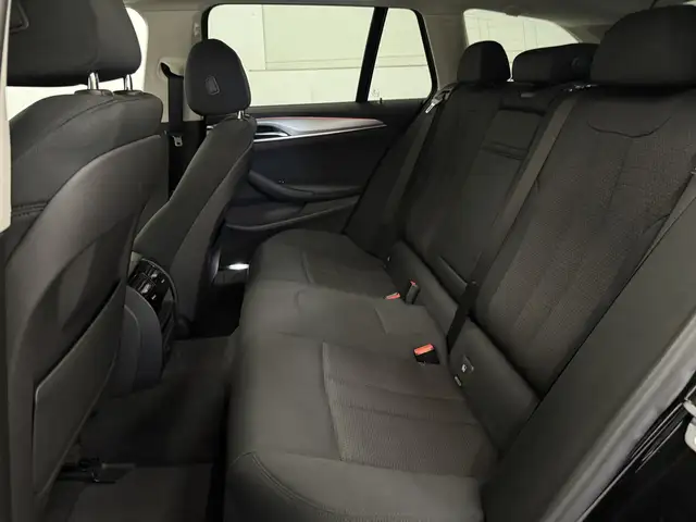 BMW 5 Series view 14
