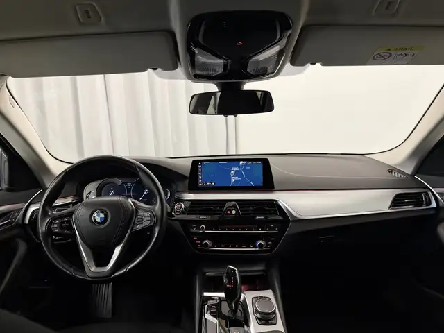 BMW 5 Series view 9