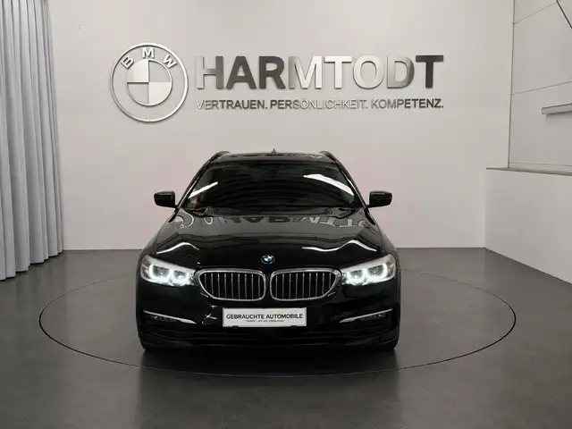 BMW 5 Series view 6