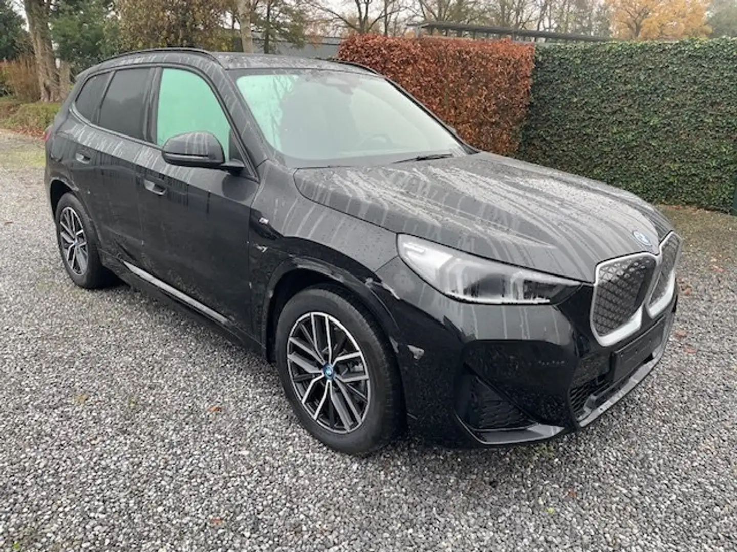 BMW iX1 eDrive20 M Sport ,TravelP Panorama lederledNavi.. Noir - 1
