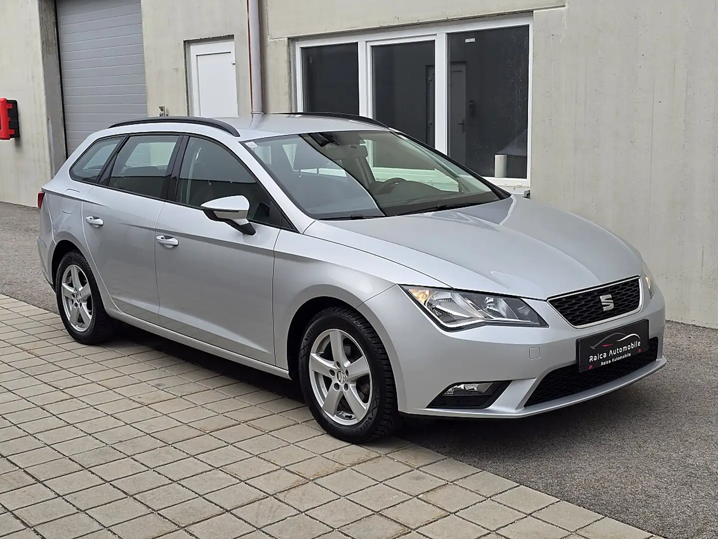 SEAT Leon ST 1.6TDI *2.Besitz *Tempomat *Parksensoren *Me... Silber - 2