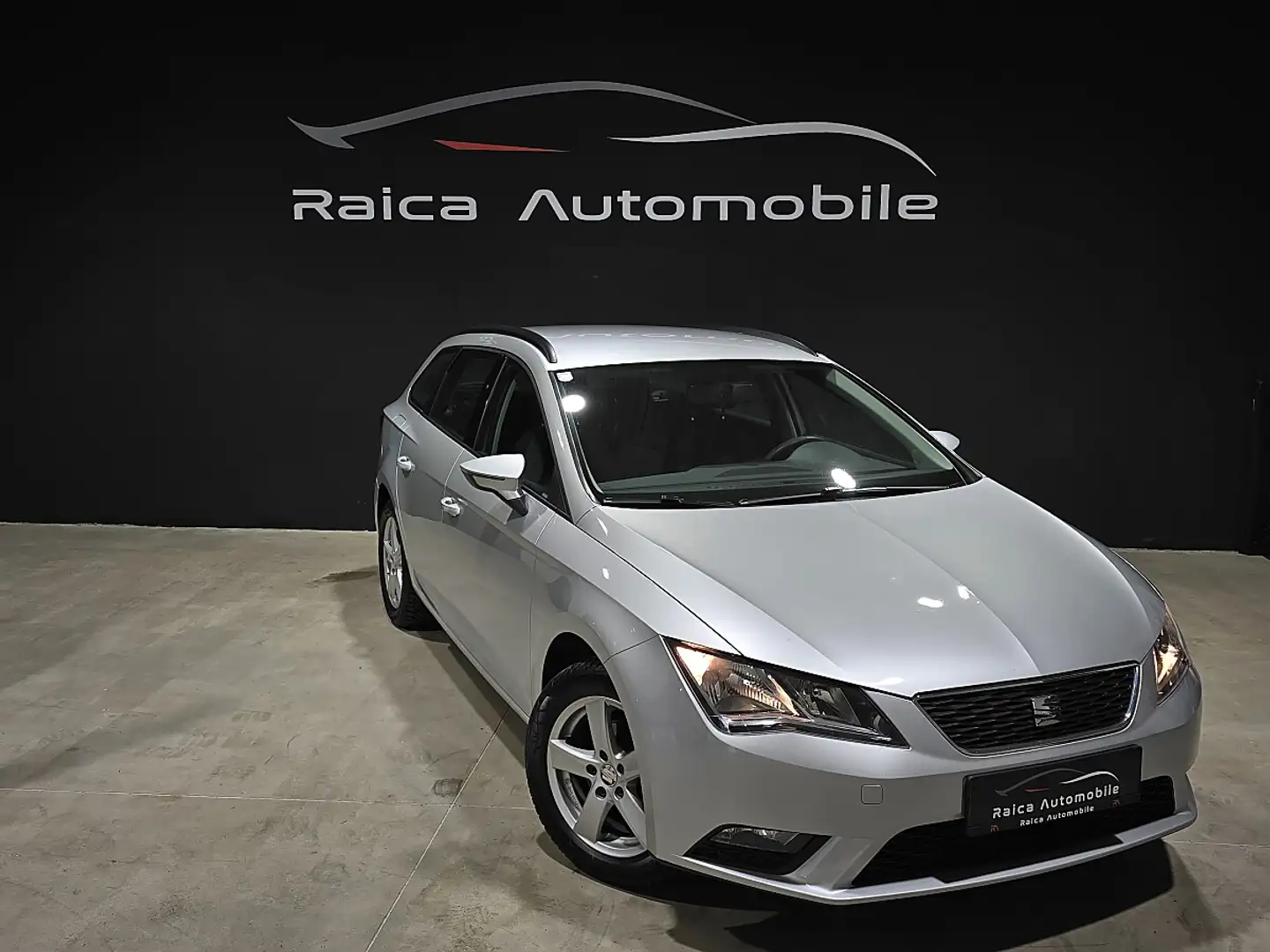 SEAT Leon ST 1.6TDI *2.Besitz *Tempomat *Parksensoren *Me... Silber - 1