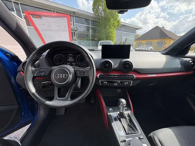 Audi Q2 view 12