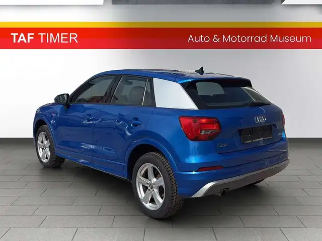 Audi Q2 view 8