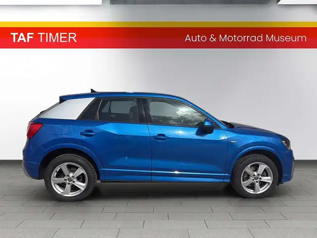 Audi Q2 view 6
