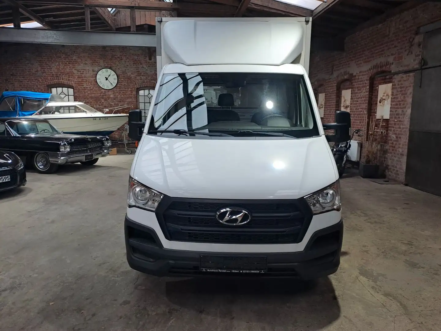 Hyundai H 350 Koffer mit LBW Tüv Tempomat 1 t Zuladung Weiß - 2