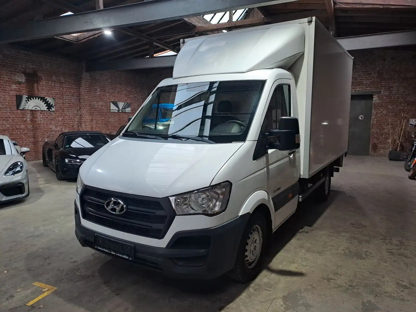 Hyundai H 350 Koffer mit LBW Tüv Tempomat 1 t Zuladung Weiß - 1