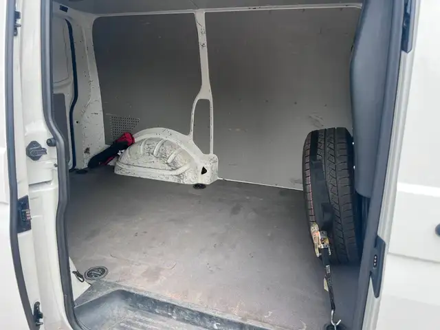 Volkswagen Transporter view 13