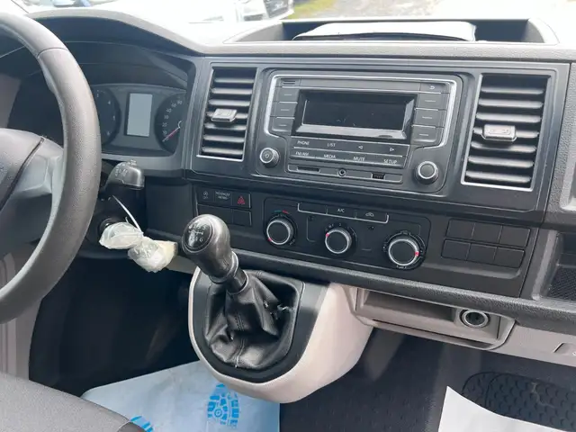Volkswagen Transporter view 9