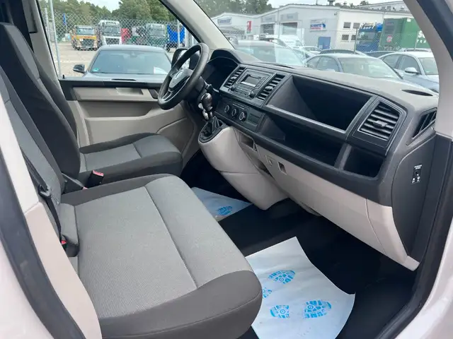 Volkswagen Transporter view 10