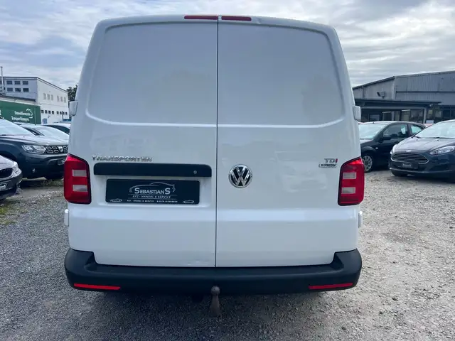 Volkswagen Transporter view 5