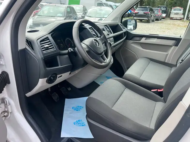 Volkswagen Transporter view 8