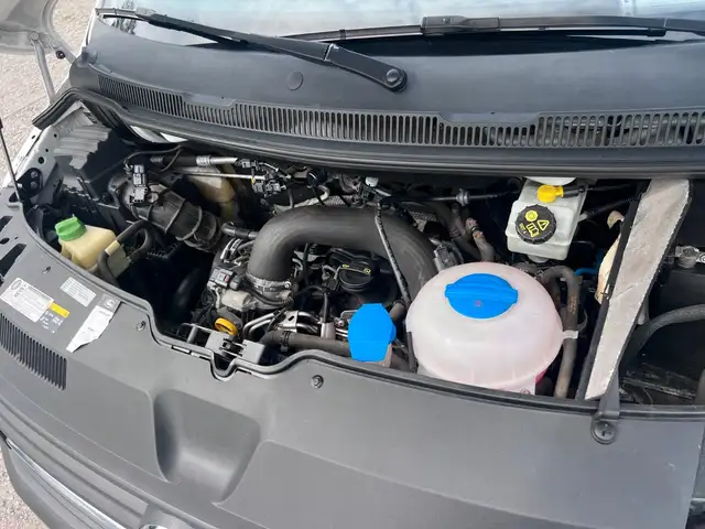 Volkswagen Transporter view 7