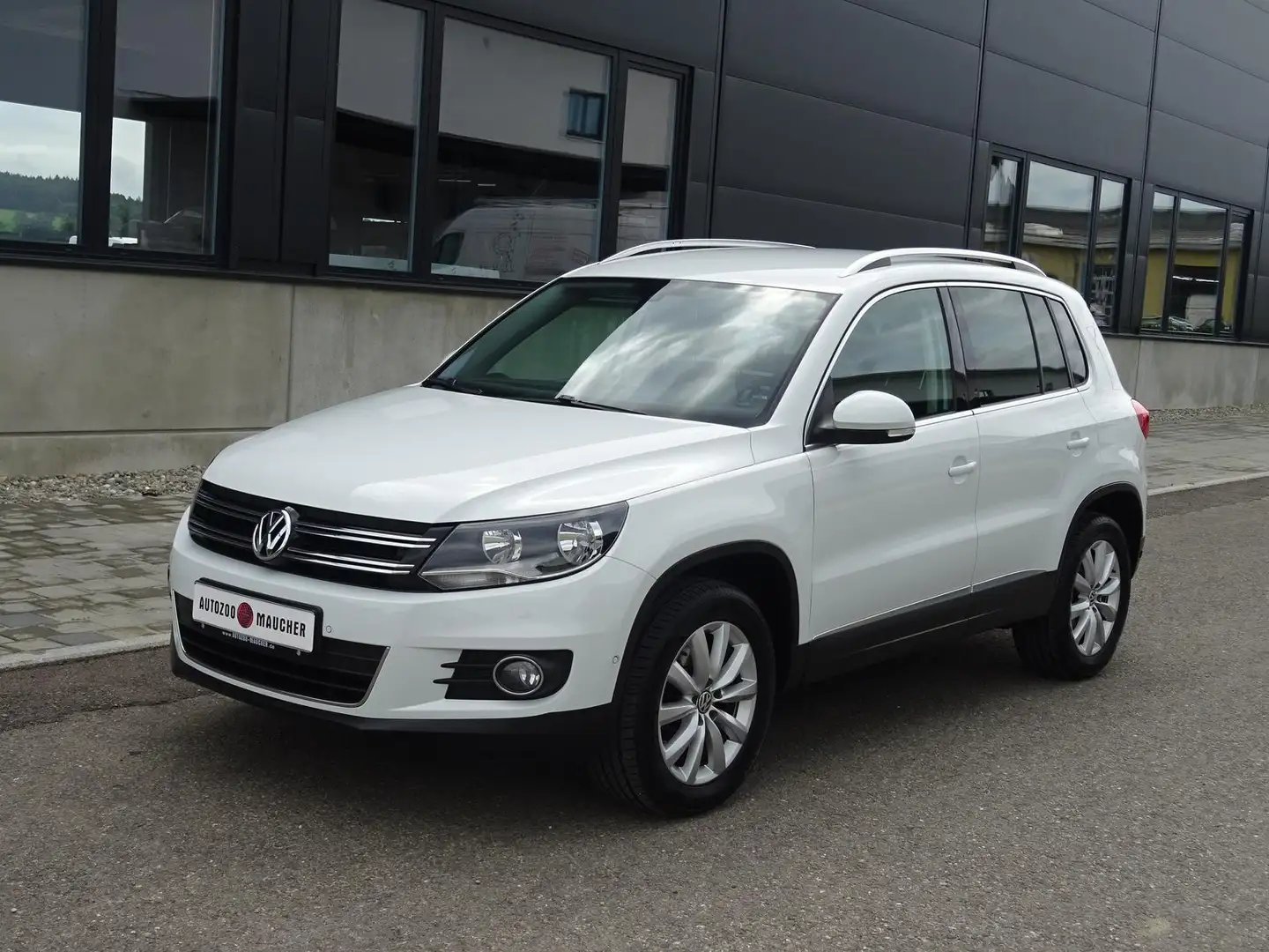 Volkswagen Tiguan 2.0 TDI Sport & Style 4Motion/PDC/SHZ/AHK Bianco - 2