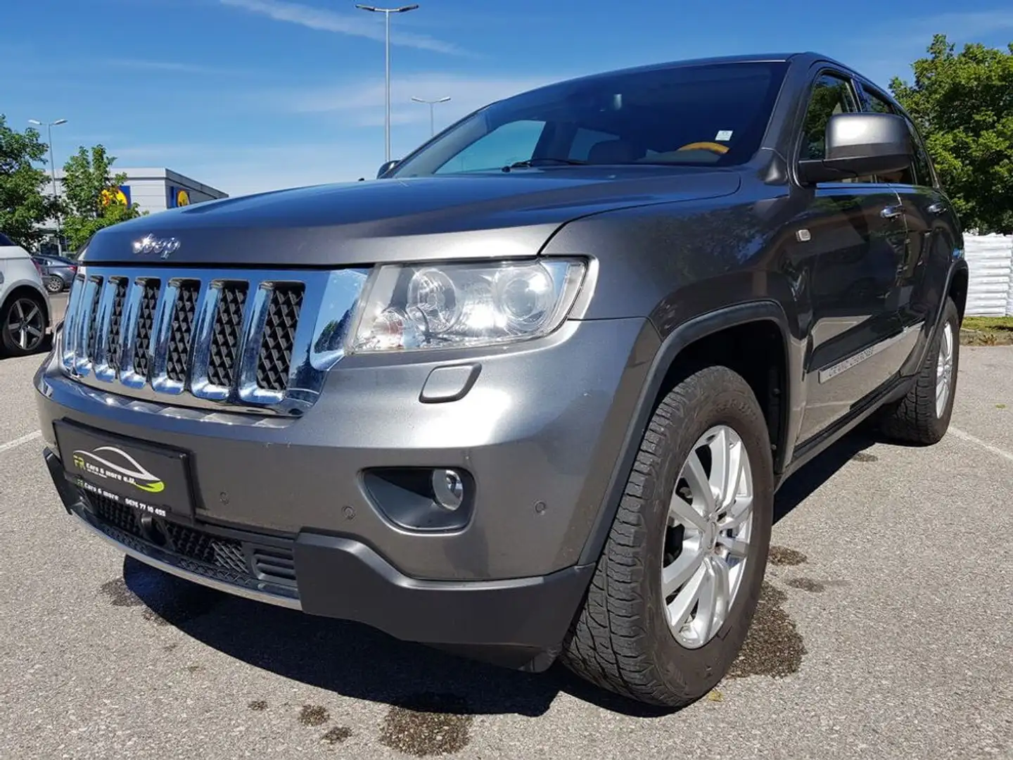 Jeep Grand Cherokee 3.0 CRD Overland / AHV / Pano / Grau - 1
