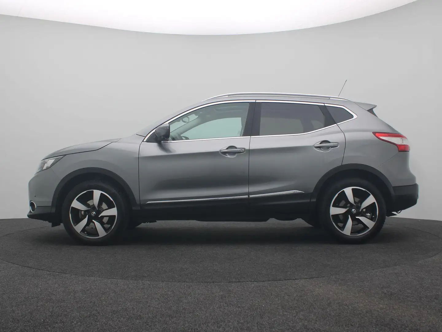 Nissan Qashqai 1.2 N-Connecta | 360 Camera | Keyless | Panoramada Grijs - 2