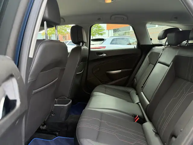 Opel Astra view 5