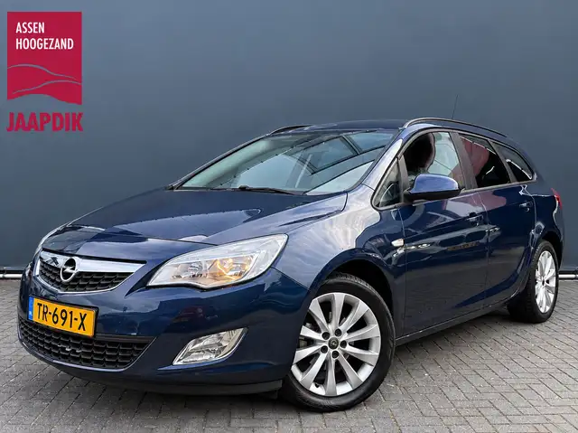 2012 Opel Astra in Blue for sale