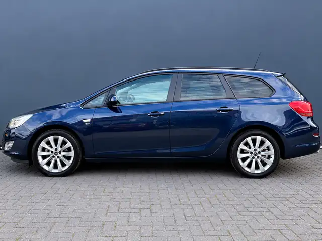 Opel Astra view 6