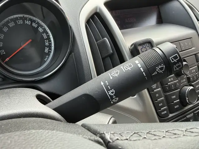 Opel Astra view 13