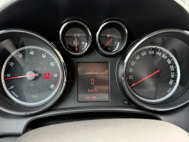 Opel Astra view 12