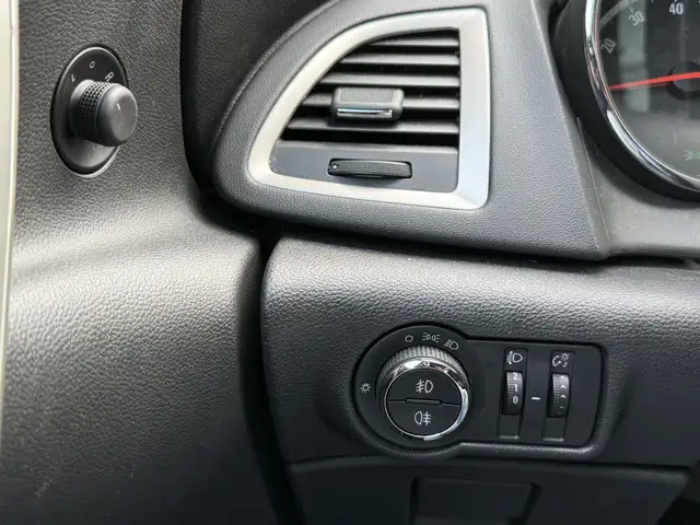 Opel Astra view 8