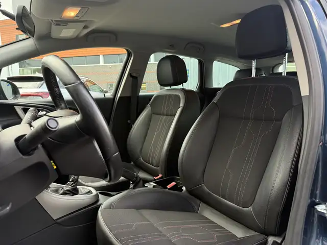 Opel Astra view 4