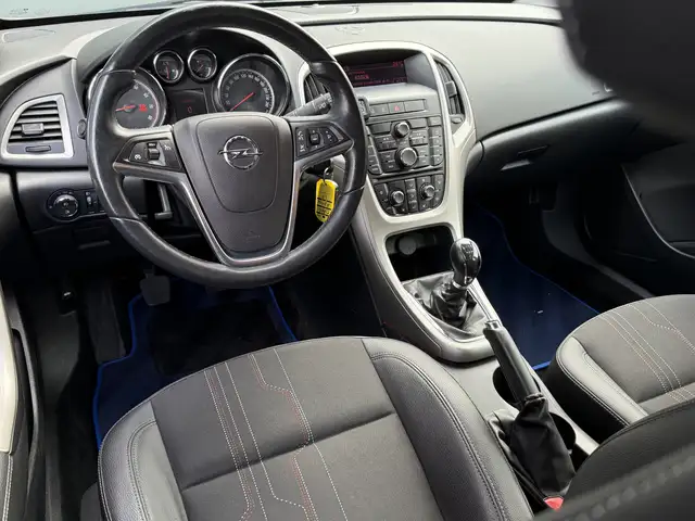 Opel Astra view 3