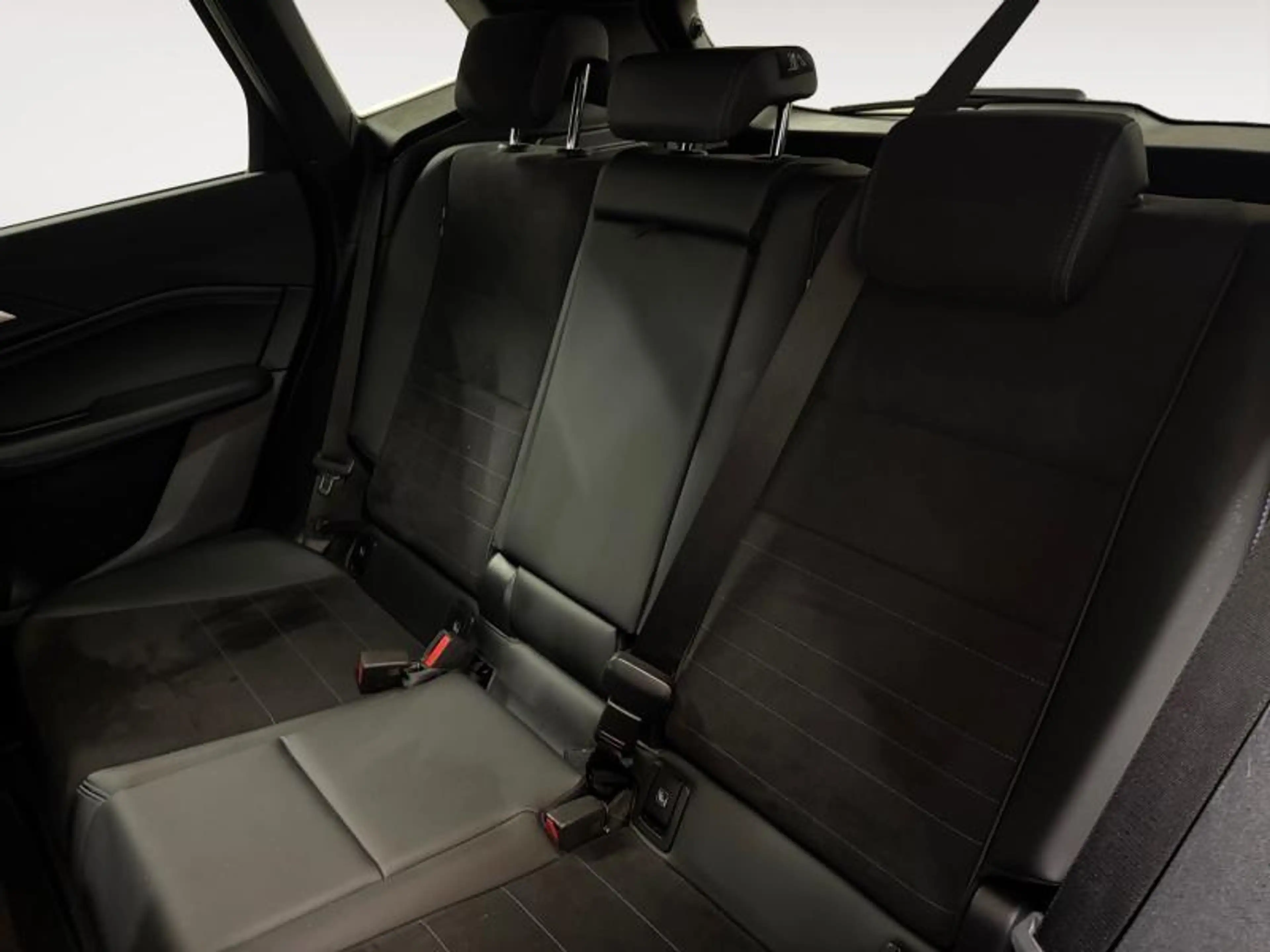 BMW 230 xDrive Active Tourer — photo 10