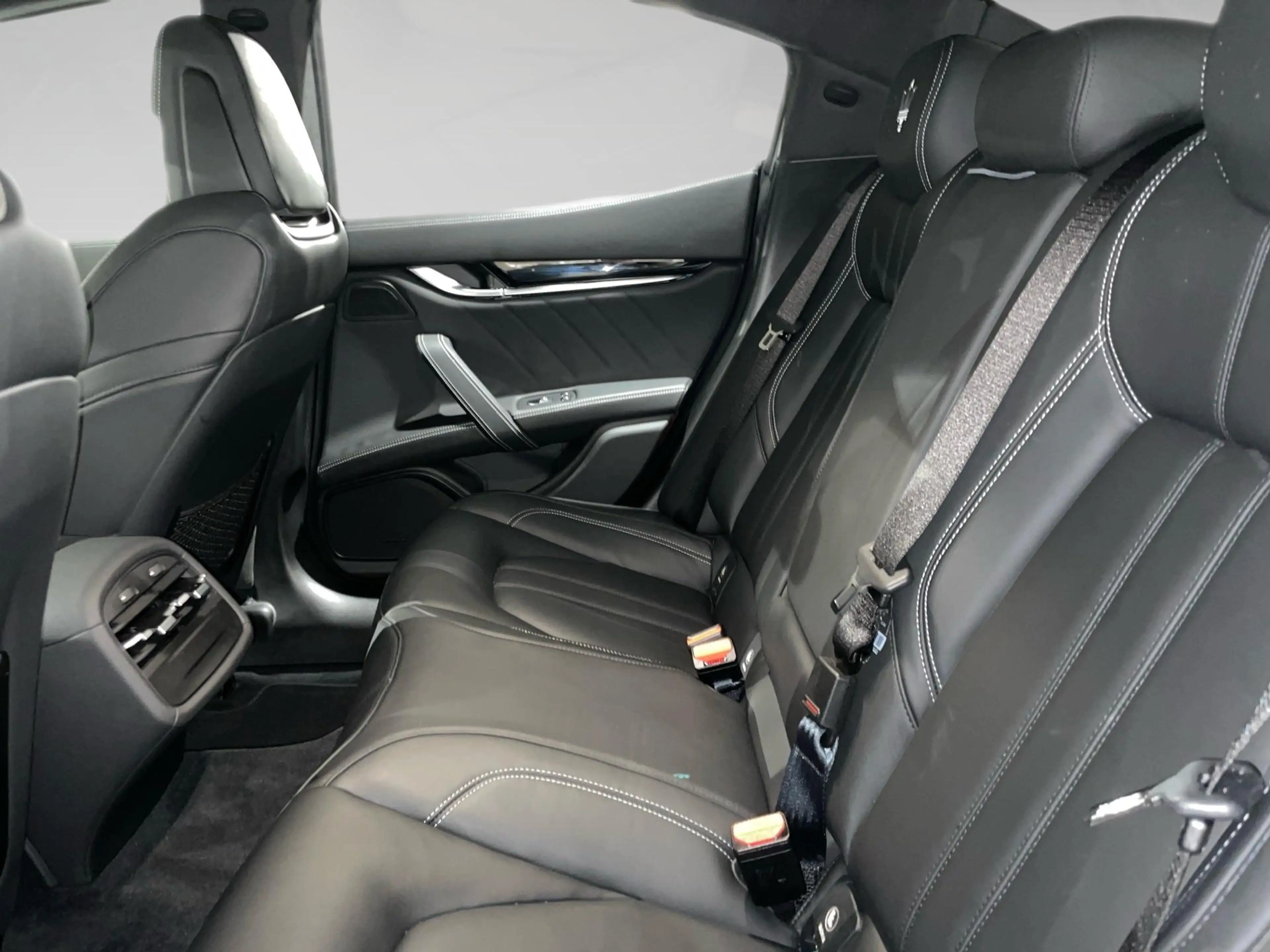 Maserati Ghibli 3.0 V6 Modena S Aut. 4x4 — photo 10