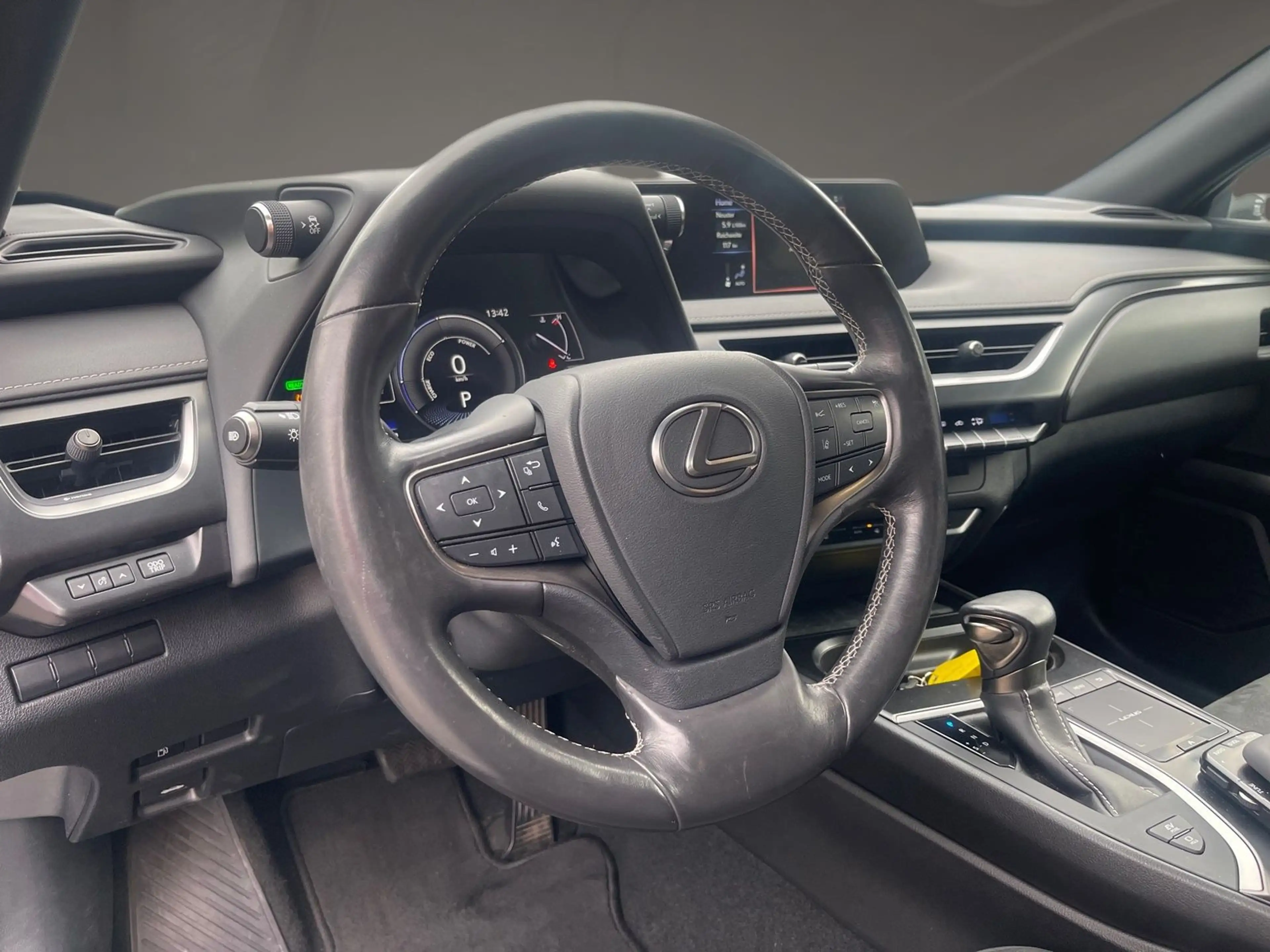 Lexus UX 250h Sitzheizung Lenkradheizung Kamera PDC — photo 9