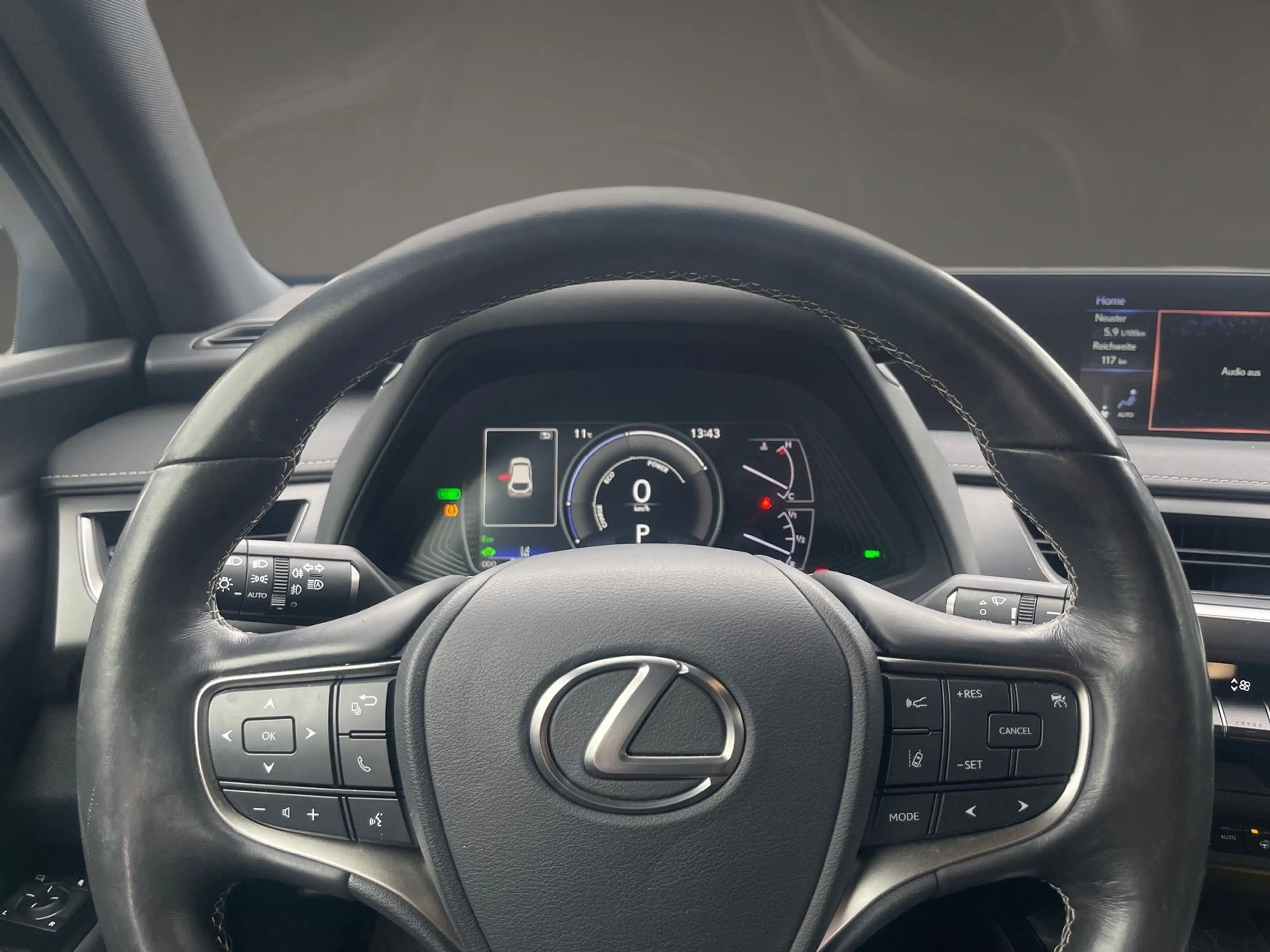 Lexus UX 250h Sitzheizung Lenkradheizung Kamera PDC — photo 11