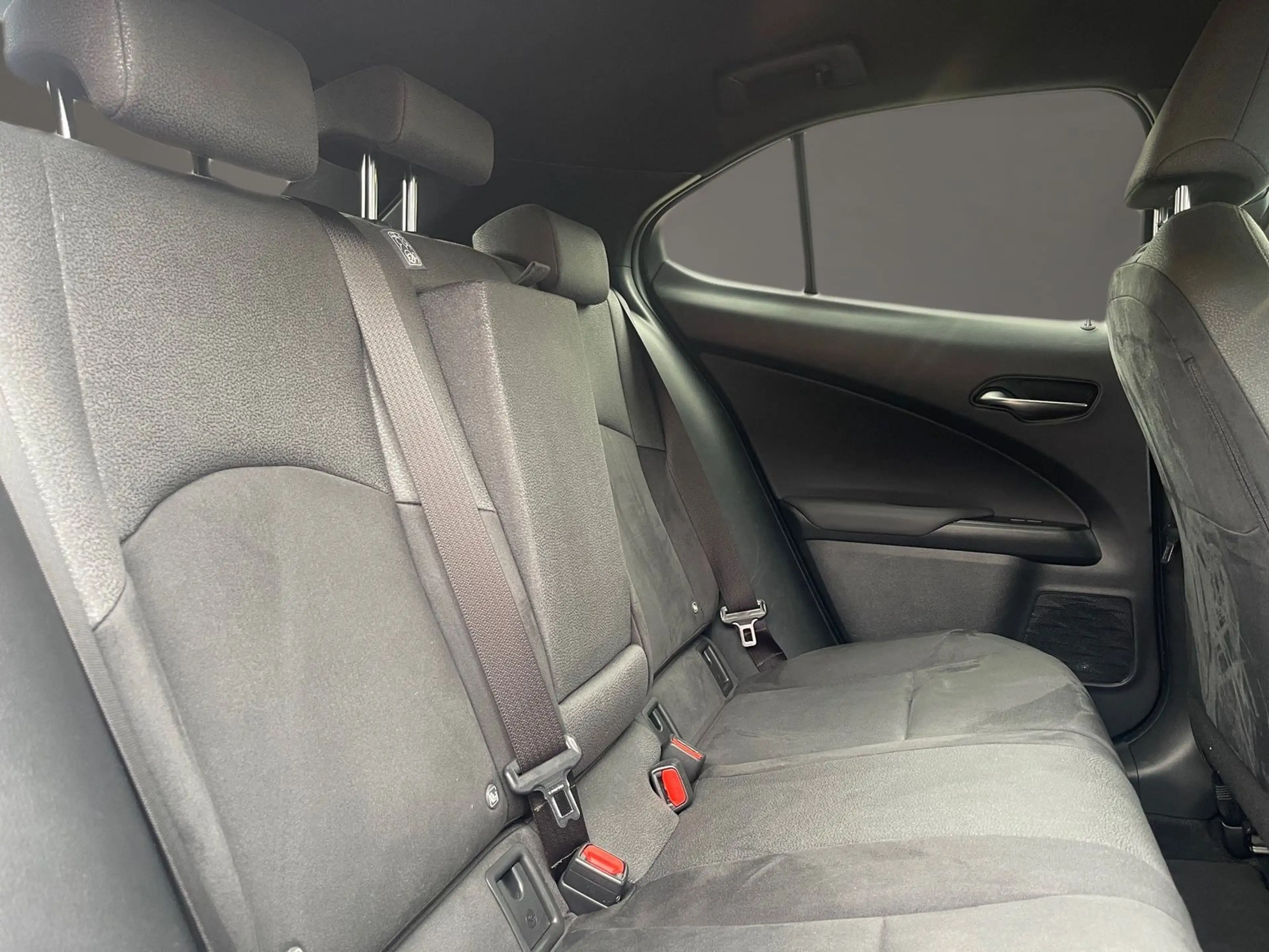 Lexus UX 250h Sitzheizung Lenkradheizung Kamera PDC — photo 13