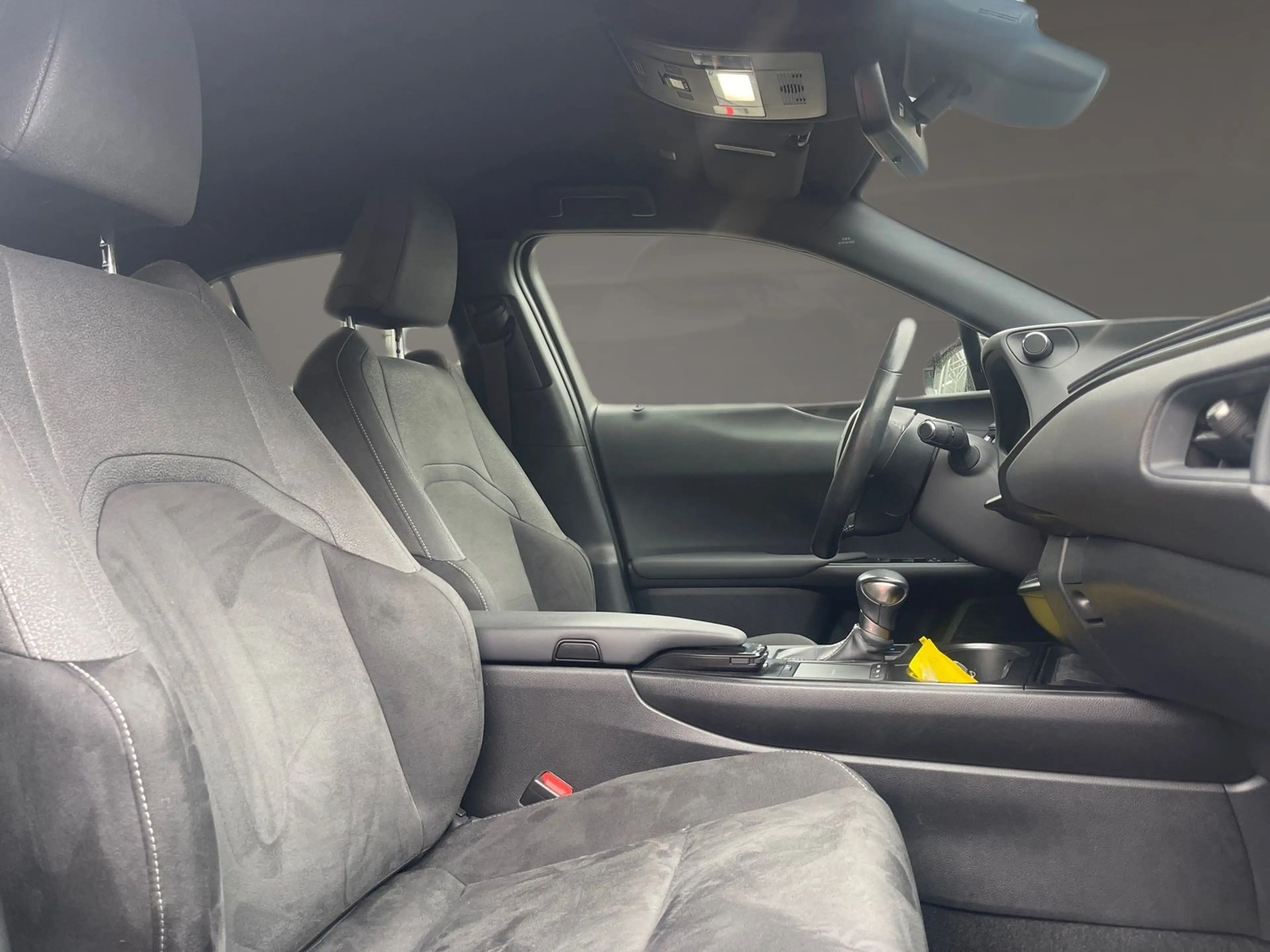 Lexus UX 250h Sitzheizung Lenkradheizung Kamera PDC — photo 14