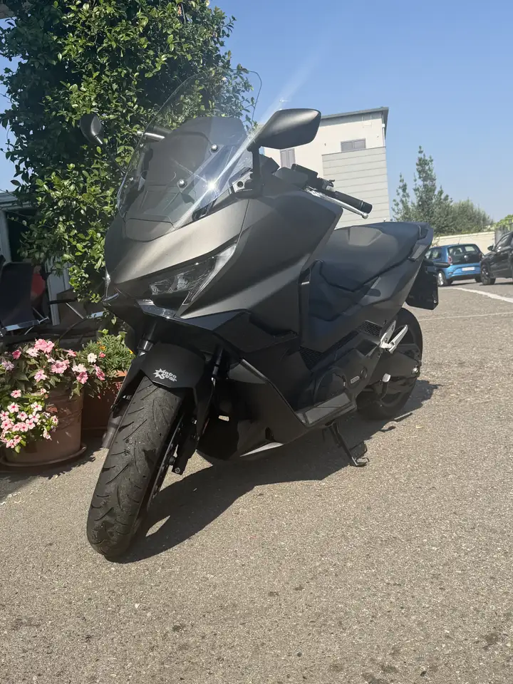 Honda Forza 750