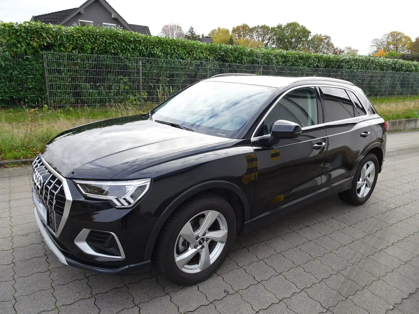 Audi Q3 1.5 TFSI Advanced/ Navi / AHK Schwarz - 1