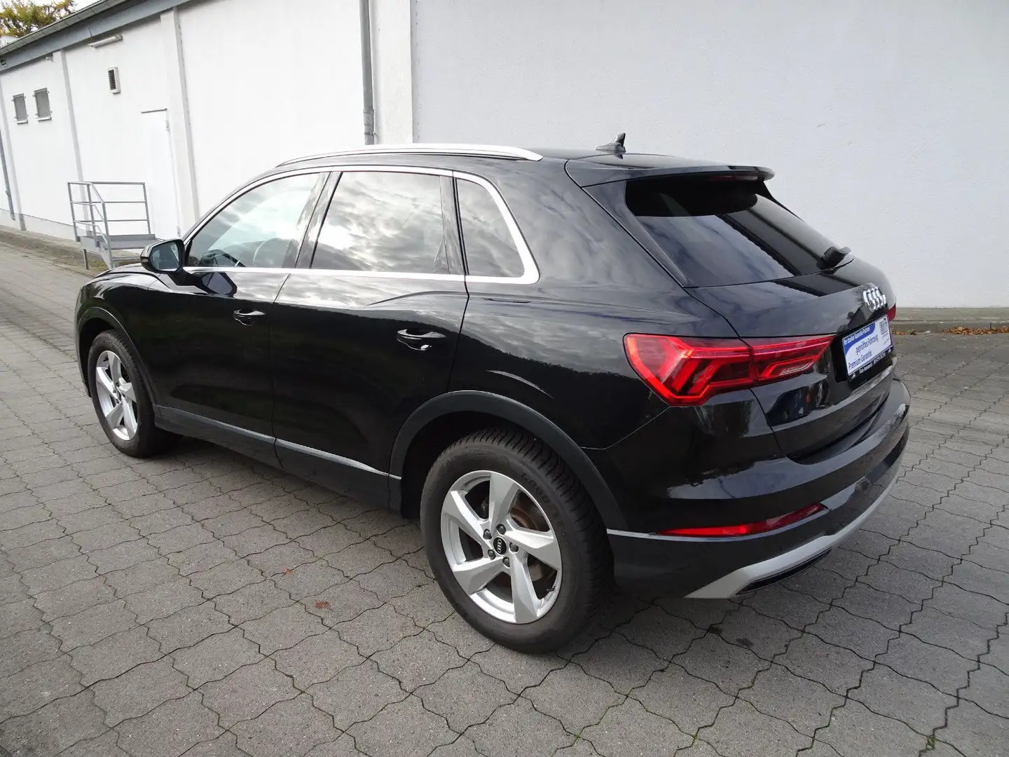 Audi Q3 1.5 TFSI Advanced/ Navi / AHK Schwarz - 2