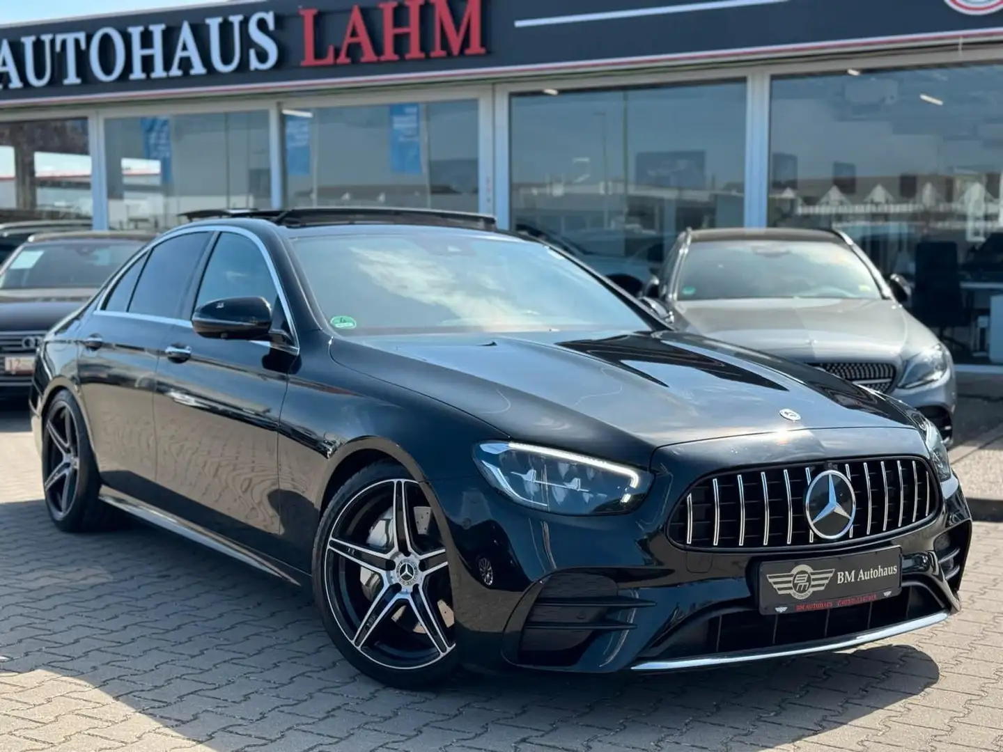Mercedes-Benz E 300 e Lim. AMG PAKET"PANO"360°KAM"KEYLESS"LEDER Schwarz - 1