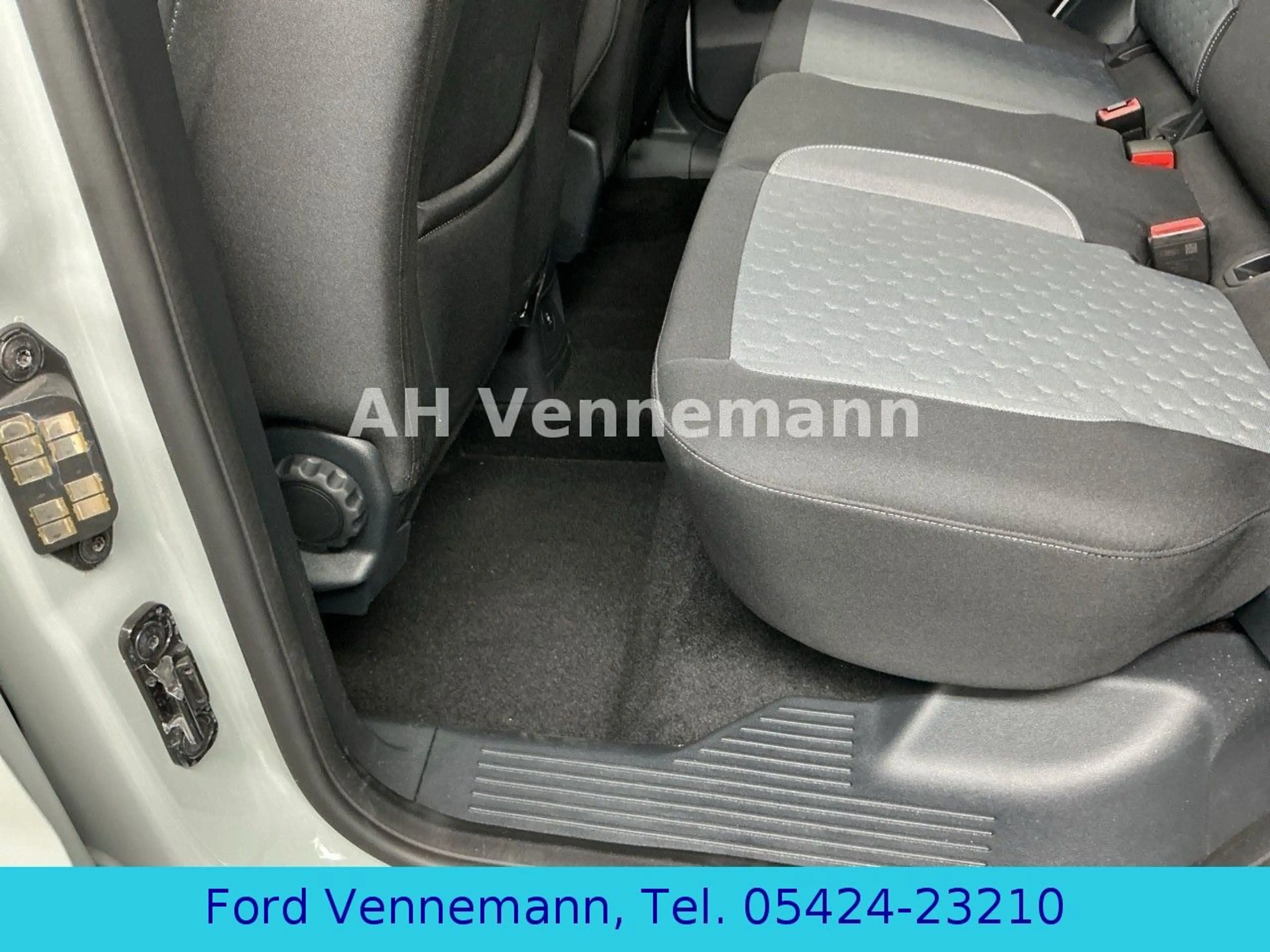 Ford Tourneo Courier 1.0 EB Titanium AT*4J.FGS* — photo 6