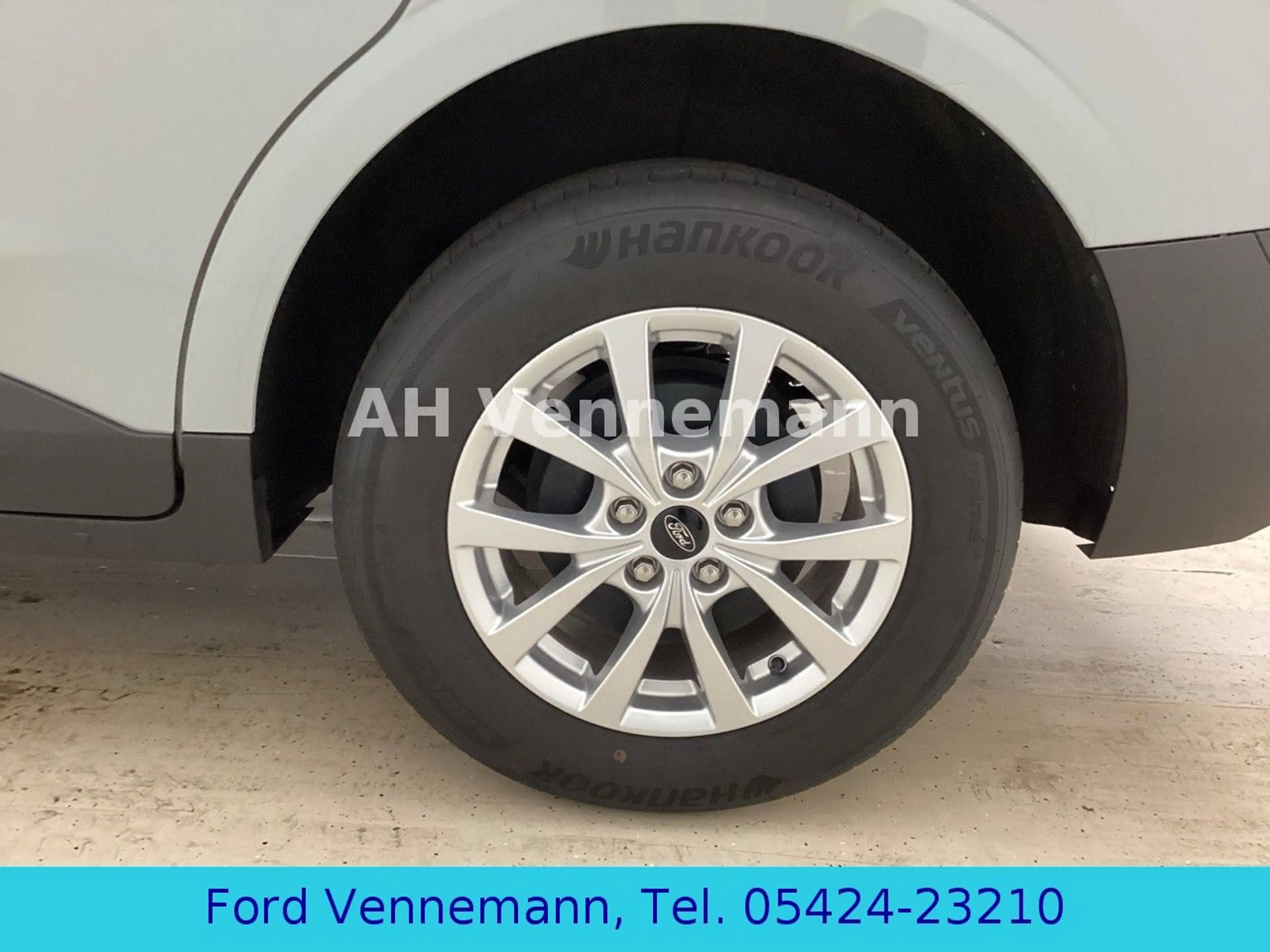 Ford Tourneo Courier 1.0 EB Titanium AT*4J.FGS* — photo 3