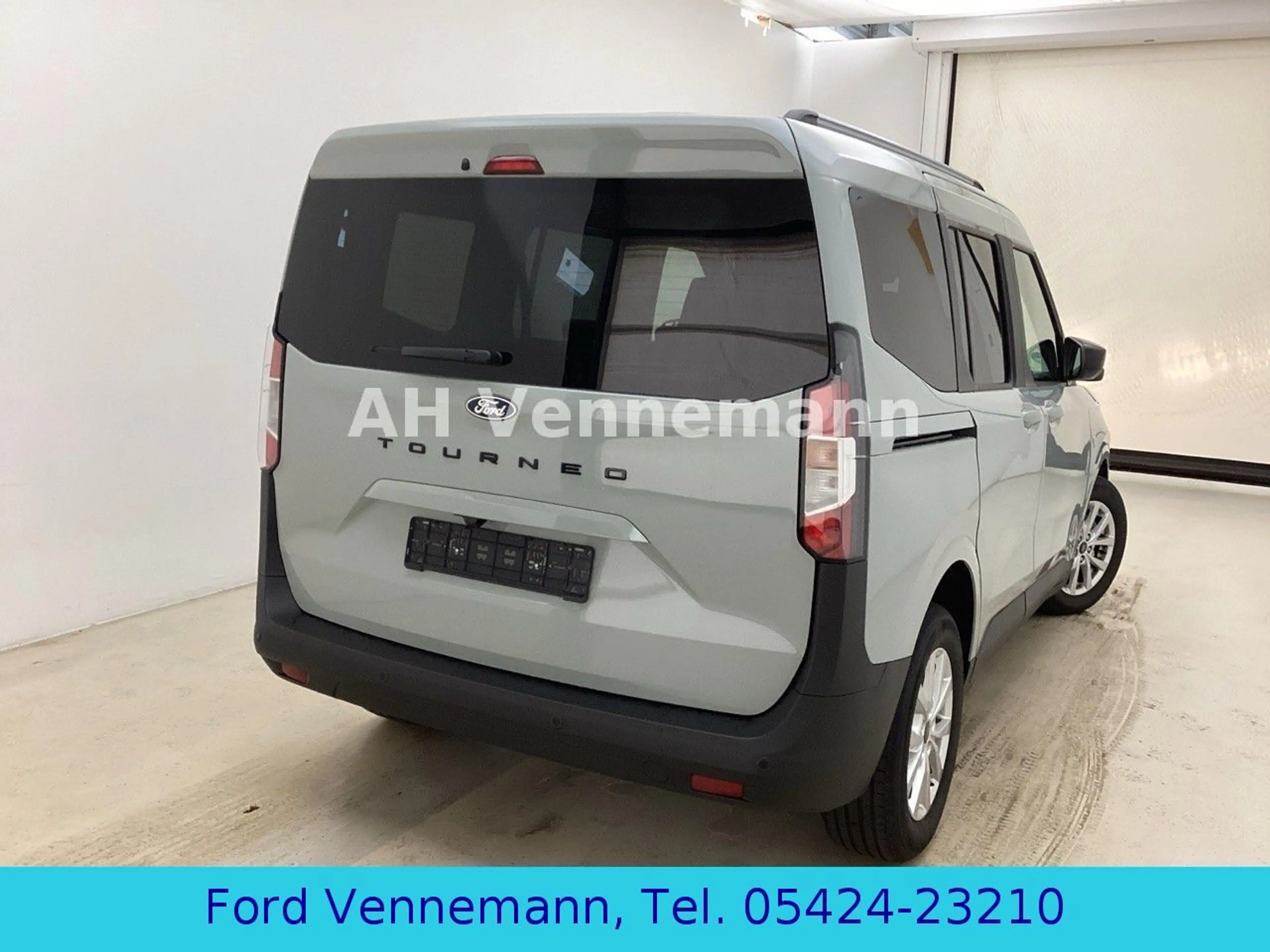 Ford Tourneo Courier 1.0 EB Titanium AT*4J.FGS* — photo 2