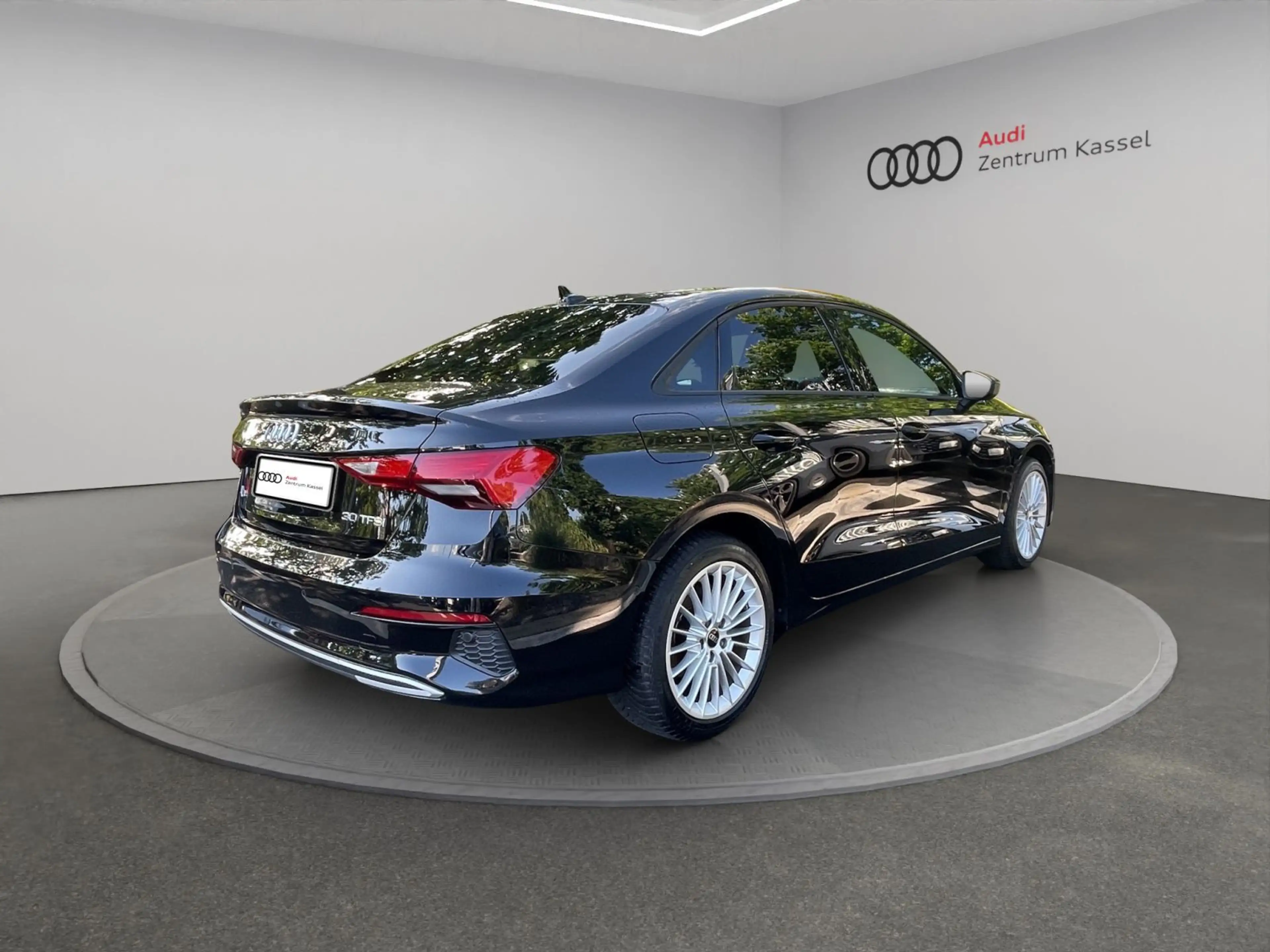 Audi A3 A3 Lim. 30 TFSI LED Kamera Carplay Sitzheizung — photo 6