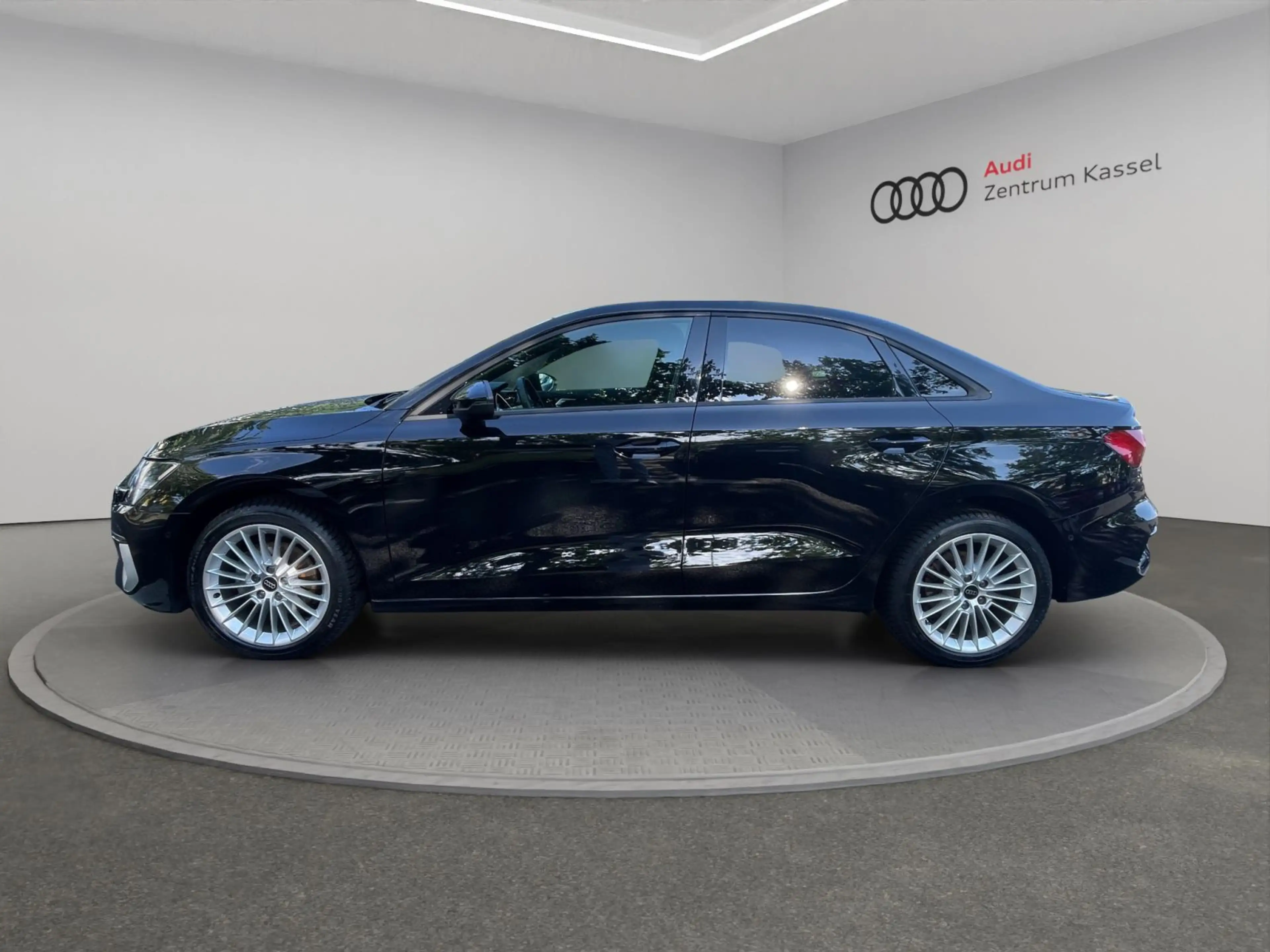 Audi A3 A3 Lim. 30 TFSI LED Kamera Carplay Sitzheizung — photo 3