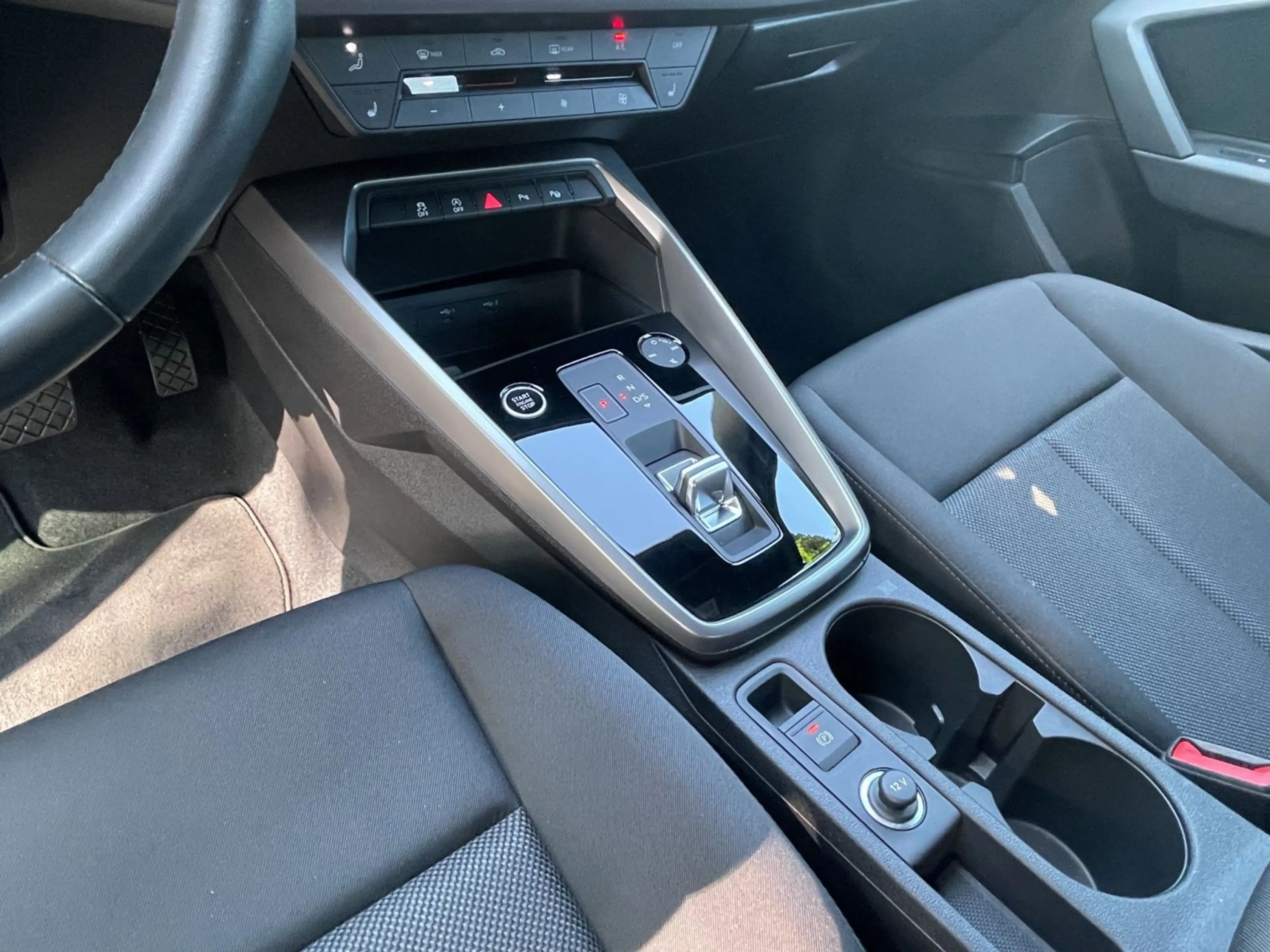 Audi A3 A3 Lim. 30 TFSI LED Kamera Carplay Sitzheizung — photo 14