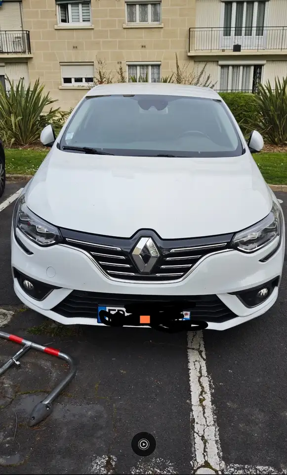 Renault Megane MÃ©gane IV Berline TCe 140 FAP Intens