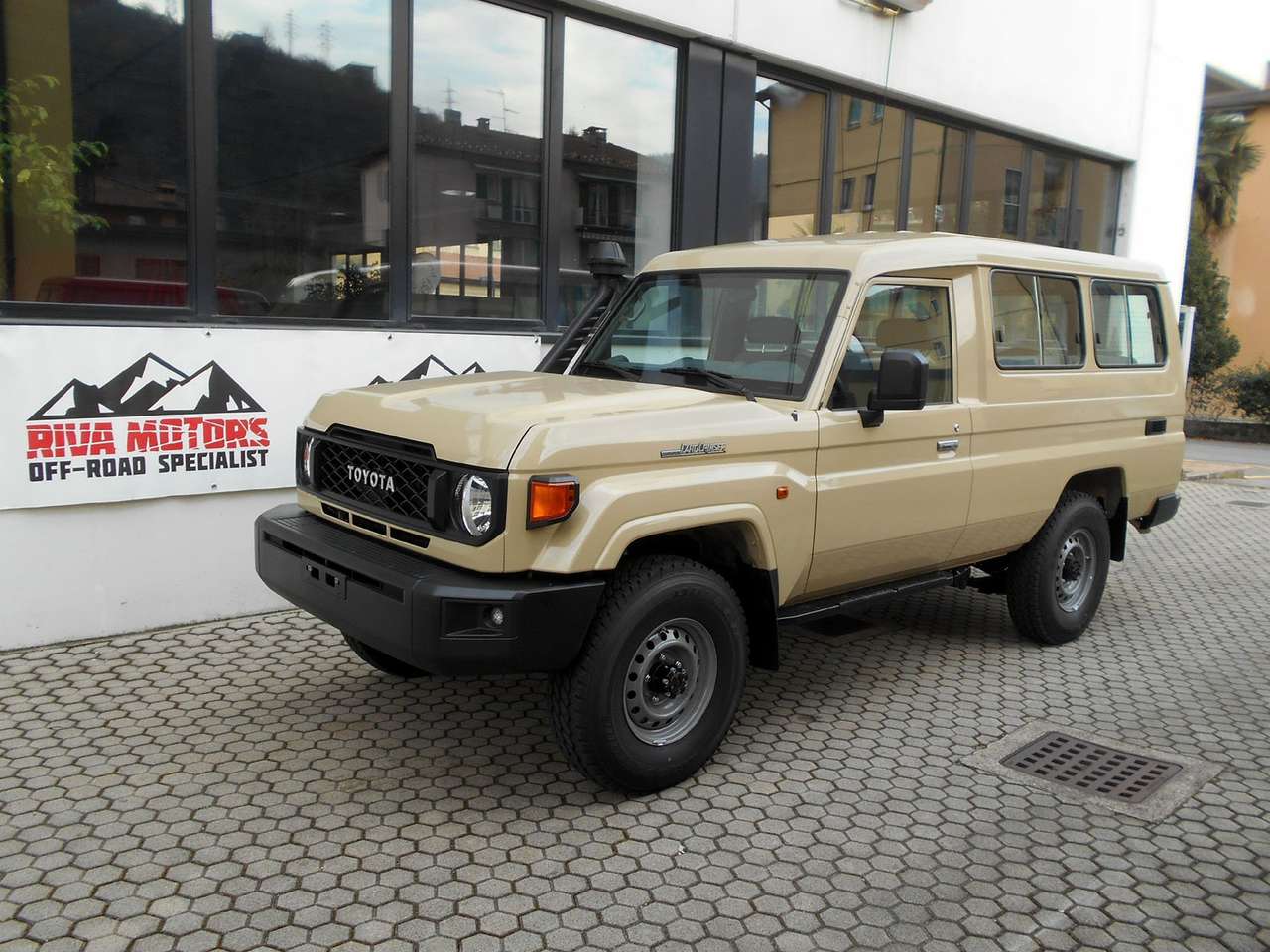 Toyota Land Cruiser GRJ 78 4.0 V6 DOPPIO SERBATOIO € 75000 ivato